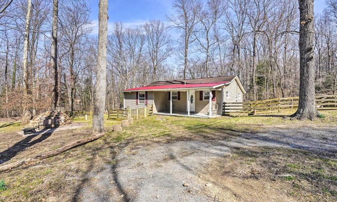 Kabletown Casa | Charming Home with Yard Near Shenandoah River!