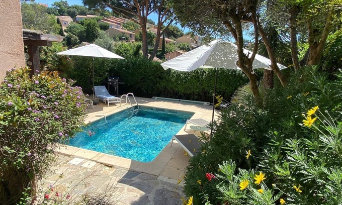 Bormes-Les-Mimosas Casa | Encantadora casa con piscina 4/5 p clasificada 3 *** al pie del pueblo de BORMES