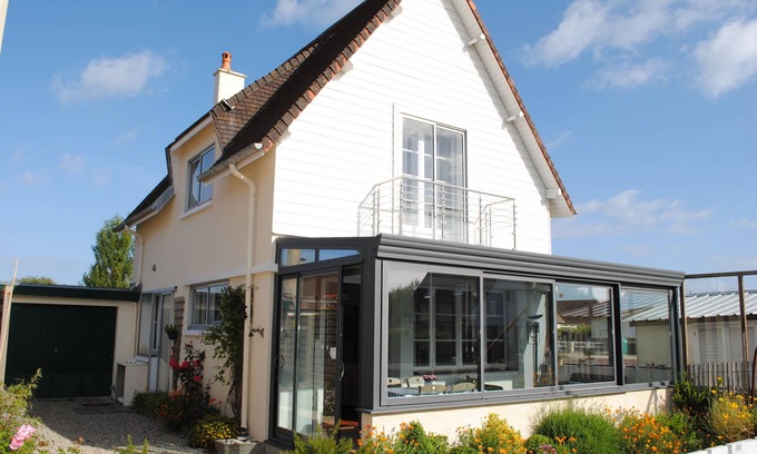 Ver-sur-Mer Villa | Charming house 100 m2 50m from the beach Sea view from the veranda and 2 bedrooms