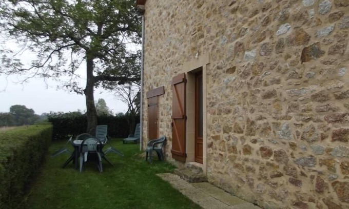 Saint-Plantaire Cabaña | Casa acogedora con jardín sombreado, juegos para niños y terreno de petanca, cerca del lago Éguzon