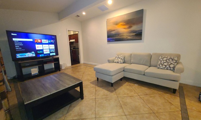 Northwest Torrance Casa | Casa con encanto en una ciudad de playa