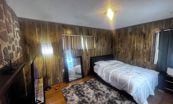 Detroit Casa | Charming house in amazing Detroit with WiFi, AC
