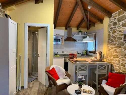 Las Rubias Casa | Charming house in Biescas with shared pool