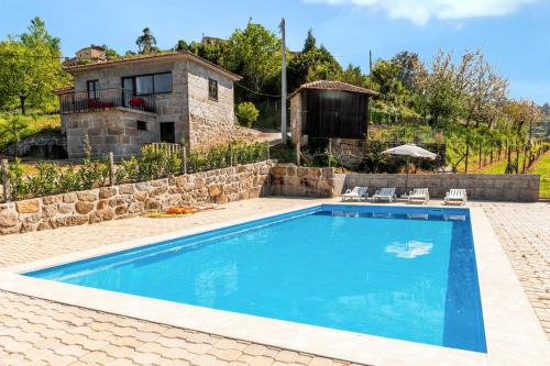 Castelo de Paiva Casa | Charming House in Fornos with shared pool