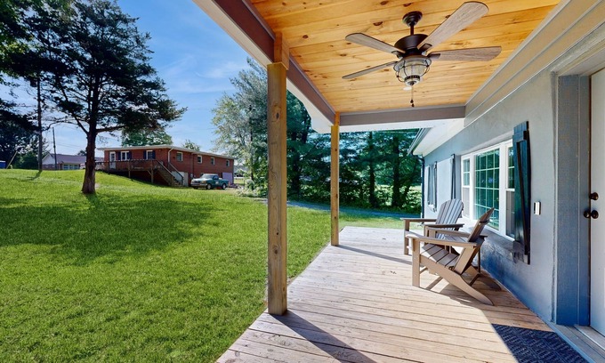 Salem Casa | Charming house in Morganton near wineries, restaurants and cinemas