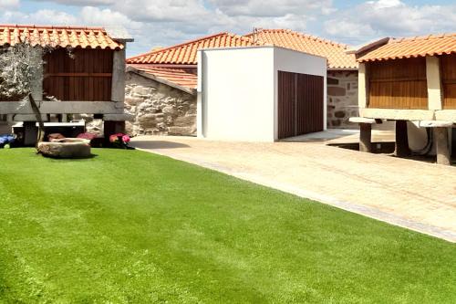 Riba de Mouro Casa | Charming house in Riba de Mouro with terrace and parking