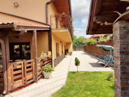 Brasov Casa | Charming House in Săcele with Garden View + BBQ