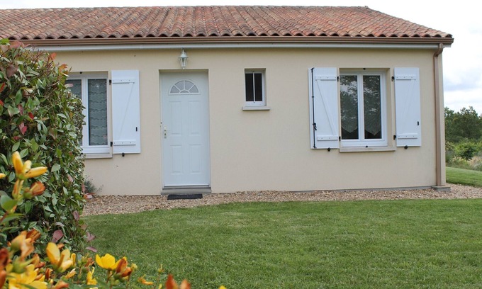 La Roche-Posay Casa | Casa acogedora con jardín, cerca de los Thermes del Connétable, bien equipada