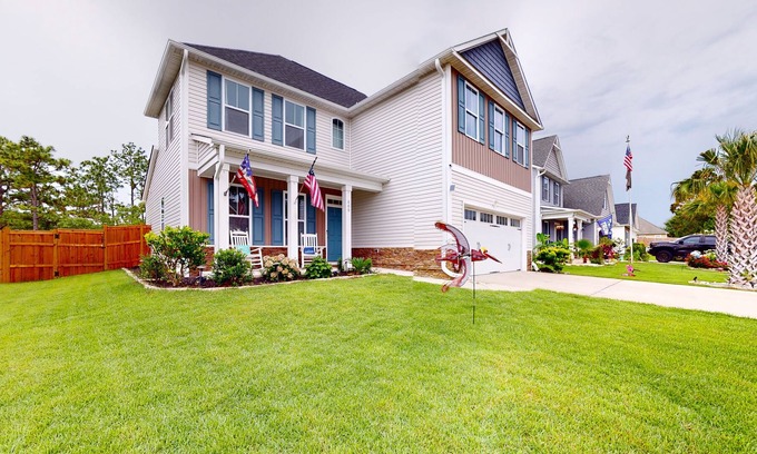 Myrtle Grove Casa | Charming house near the water with a large yard & firepit - dog-friendly