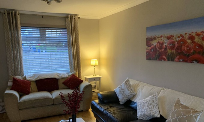 Bangor Casa | Charming House, Newly Refurbished and Just 5 Mins Walk to the Marina