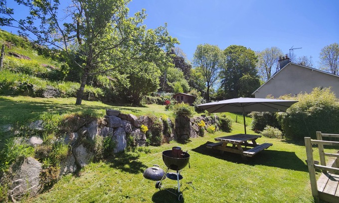 Salers Casa | Charming house very close to the village center
