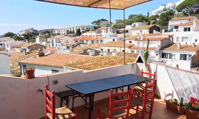 Cadaques Casa | Encantadora casa, centro del pueblo, cerca de la playa, con terraza y hermosa vista.