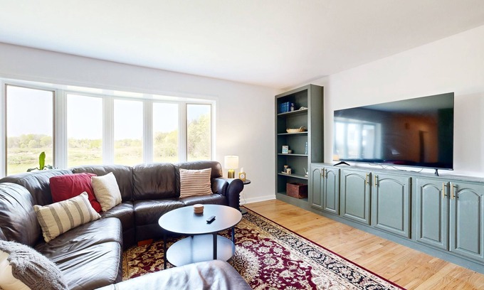 Necedah Casa | Charming house with enclosed yard, board games, deck, & firepit