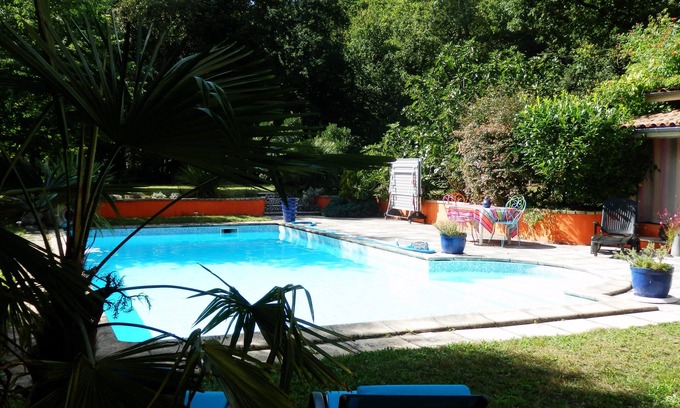 Canejan Casa | Charming house with swimming pool in a quiet green setting