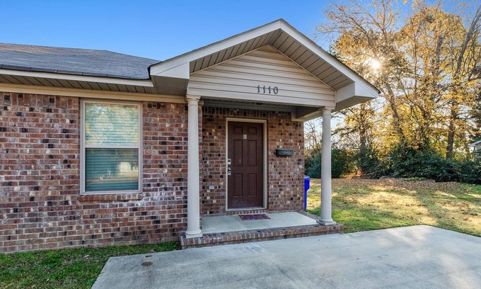 Conway Casa | Charming in Conway (3-Bedroom) by RedAwning