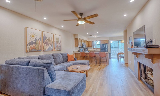 Ruidoso Condominio | Charming Innsbrook Village condo, FREE Golf, Pickleball, Tennis, Pool, Fishing!
