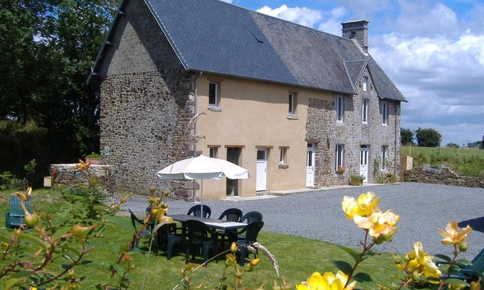 St-Denis-le-Vetu Cabaña | Casa rural con encanto, chimenea, jardín y WiFi en plena campiña normanda