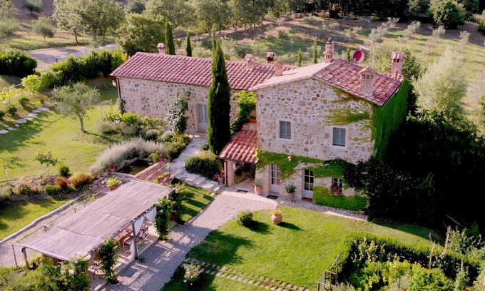 Pienza Villa | Encantadora torre de vigilancia antigua con piscina