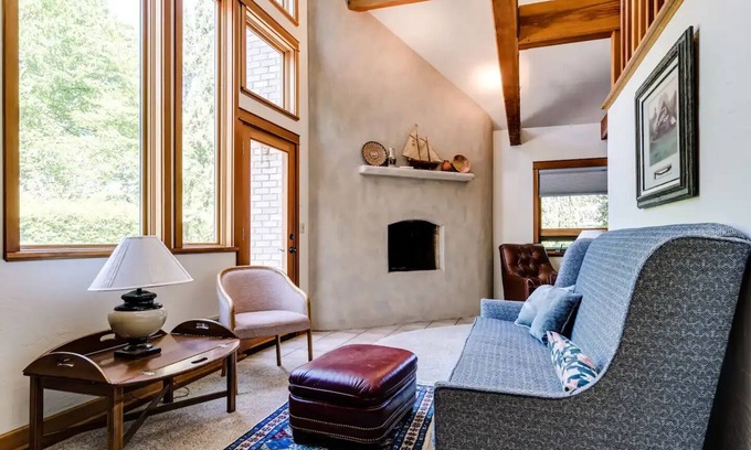 Eugene Casa | Italian Villa Guest Home 3 Miles to UO & Autzen Near Wine Country