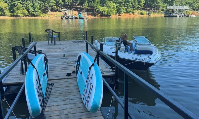 Townville Casa | Charming lake front 2-bedroom house on Lake Hartwell in Townville with AC, WiFi.