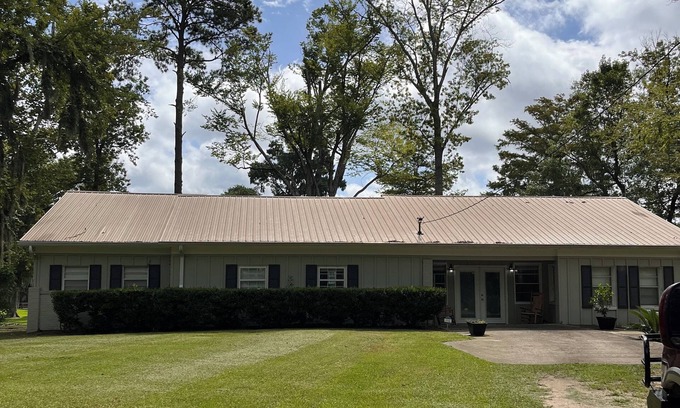 Cobb Casa | Charming lake house on Lake Blackshear. In Warren slew, very good location.