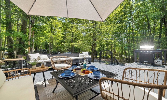 Briar Crest Woods Casa | Skiing/Hiking/Firepit/Hot tub/Pet-friendly