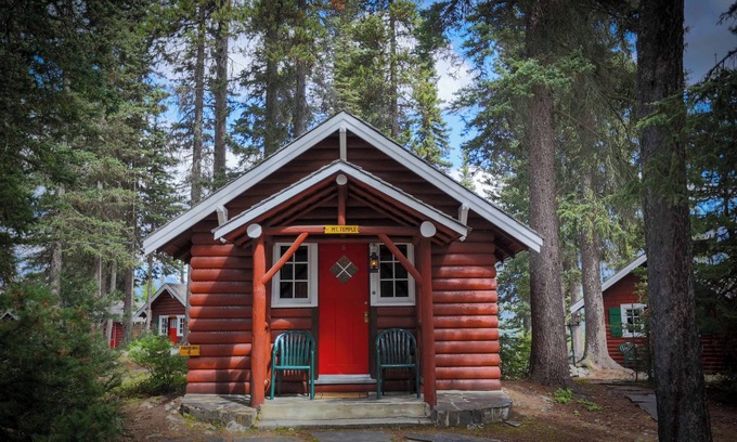 Lake Louise Cabina | Charming Lake Louise Cabin | Fireplace Retreat