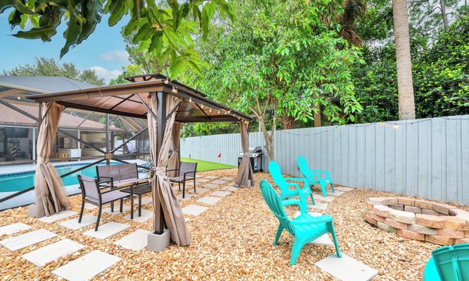 Lake Worth Casa | Charming Lake Worth Fun House with heated pool, game room, mini golf, WiFi!