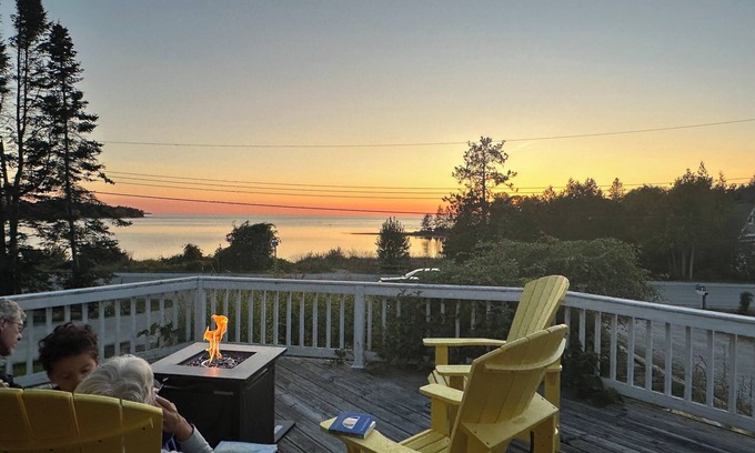Saugeen Shores Cabaña | Charming lakefront cottage steps away from a sandy beach in Port Elgin!