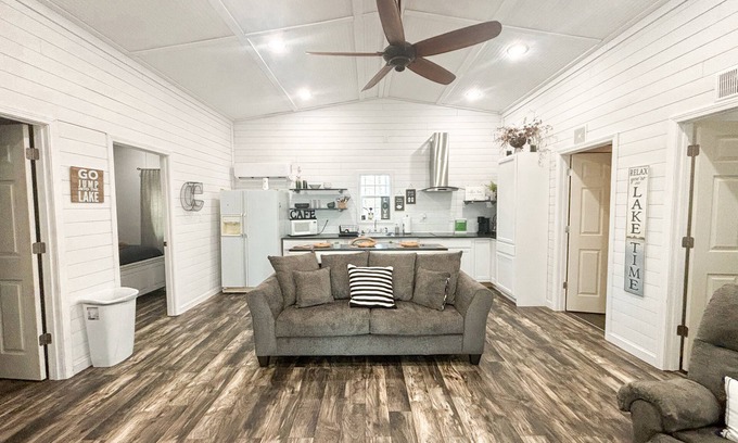 Cullman Cabina | Charming Lakefront Cabin