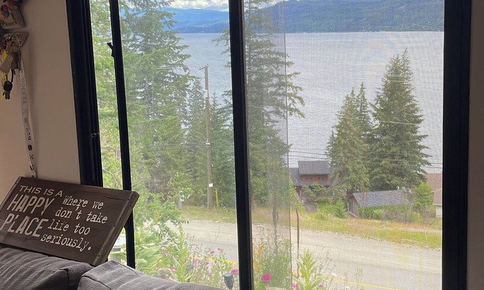 Scotch Creek Casa | Charming, Lakeside 5th Wheel Trailer over looking the Beautiful Shuswap Lake