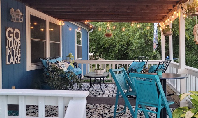 Florence Cabaña | Charming lakeside cottage to watch nature play