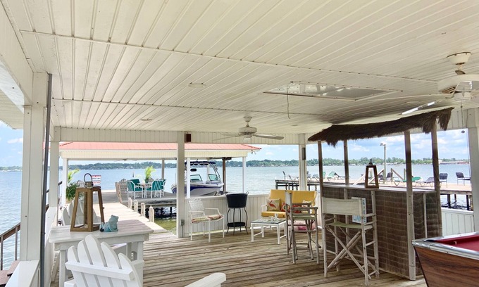 White Lake Cabaña | Charming Lakeside 3-bedroom cottage in awesome White Lake with AC, WiFi