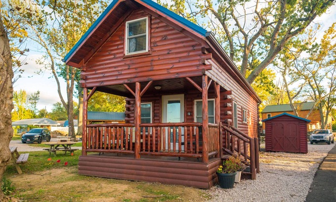 Ashtabula Cabina | Charming Lakeview Cabin Near Geneva-On-The-Lake, The Perfect Getaway!