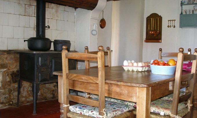 Vindefontaine Casa | Charming large house in a rural village with mature enclosed gardens