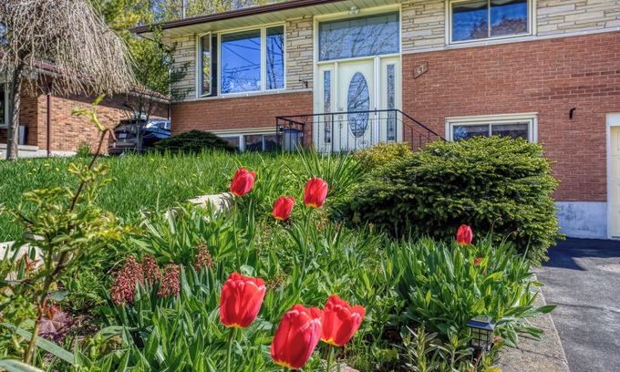 Guelph Casa | Charming legal one bedroom unit on a quiet street
