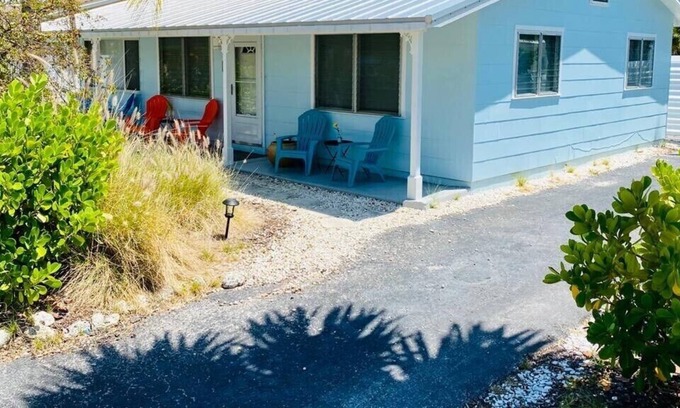 Sarasota Cabaña | Charming Lido Cottage