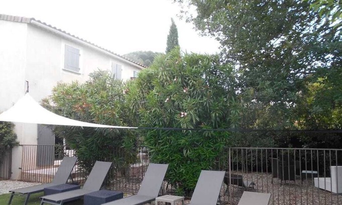 Pont-Saint-Esprit Casa | Charming little Provencal country house with garden and private pool