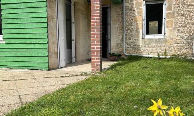Le Bourg-Saint-Leonard Casa | Charming little Norman house.