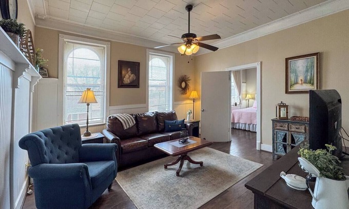 Nauvoo Apartamento | Charming Loft with Art Gallery, Steps from Temple