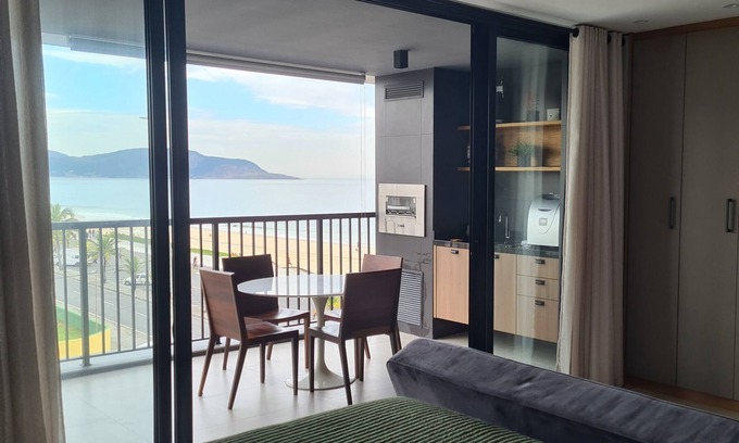 Piratininga Apartamento | Charming loft with barbecue on the balcony and sea view