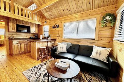 Marion Casa | Charming Log Cabin with Loft on Lake James- Private Resort Amenities