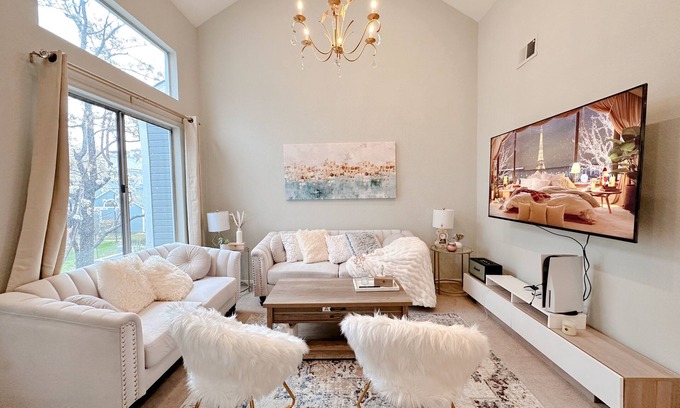 Redwood Shores Casa | Charming Luxury 2BR w/ Monitor & Adjustable desk