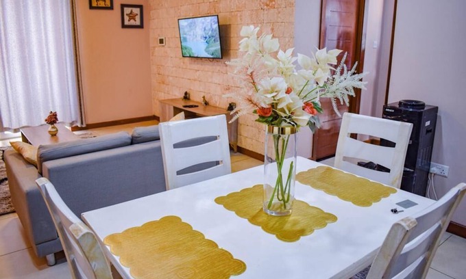 Kilimani Casa | Charming luxury apartment in enchanting Nairobi with a big balcony, gym & pool.