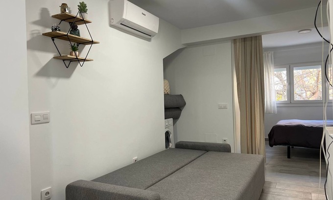El Pilar Apartamento | Charming Madrid Apartment: Explore the Heart of the City from Your Cozy Retreat!
