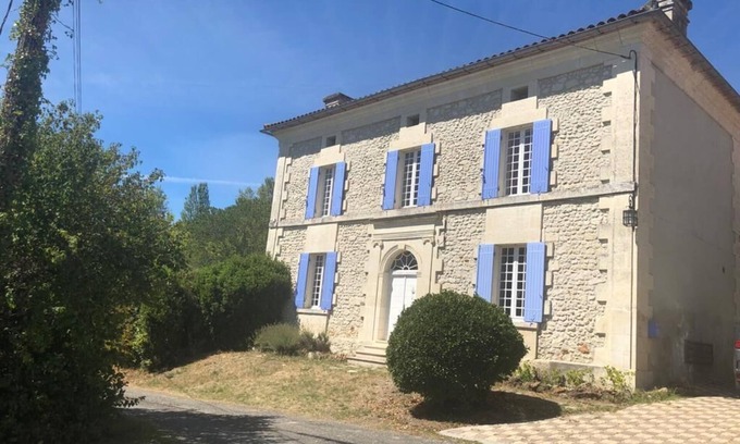 Bonnes Casa | Charming Maison de Maitre near Saint-Emilion, Cognac and Bordeaux!