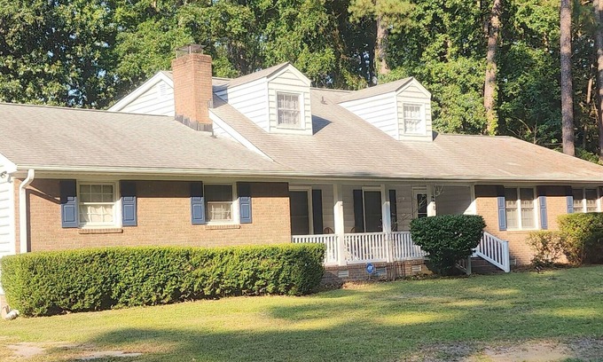 Greenville Casa | Charming Mid-century modern home, 5-bedrooms, 5 minutes from ECU, Greenville