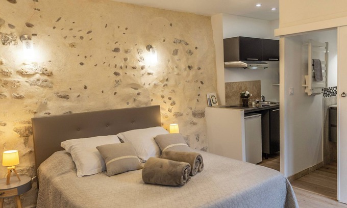 Eyragues Apartamento | Charming modern apartment in a quiet Provencal house in Eyragues Alpilles