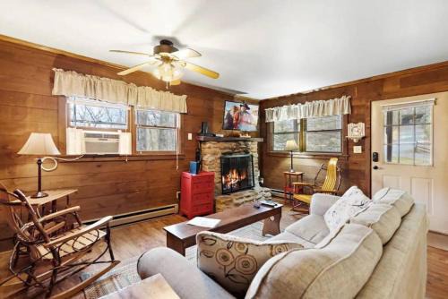 Blowing Rock Casa | Charming Modern Cabin with Hiking Trails and Fire Pit