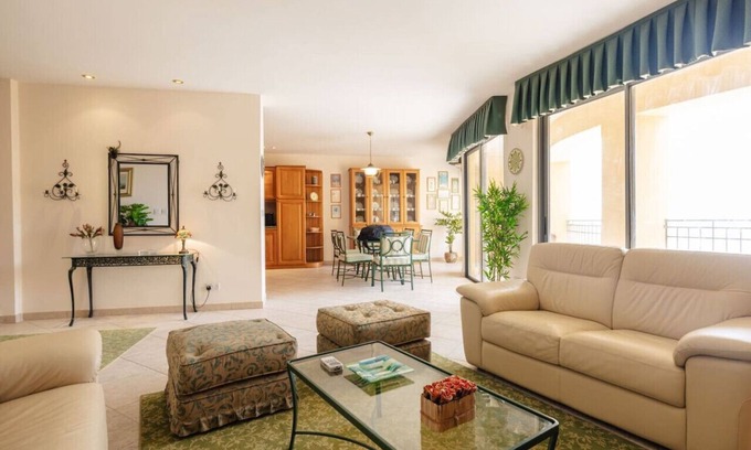 Paceville Apartamento | Charming Modern Seaview Apartment in Central Portomaso